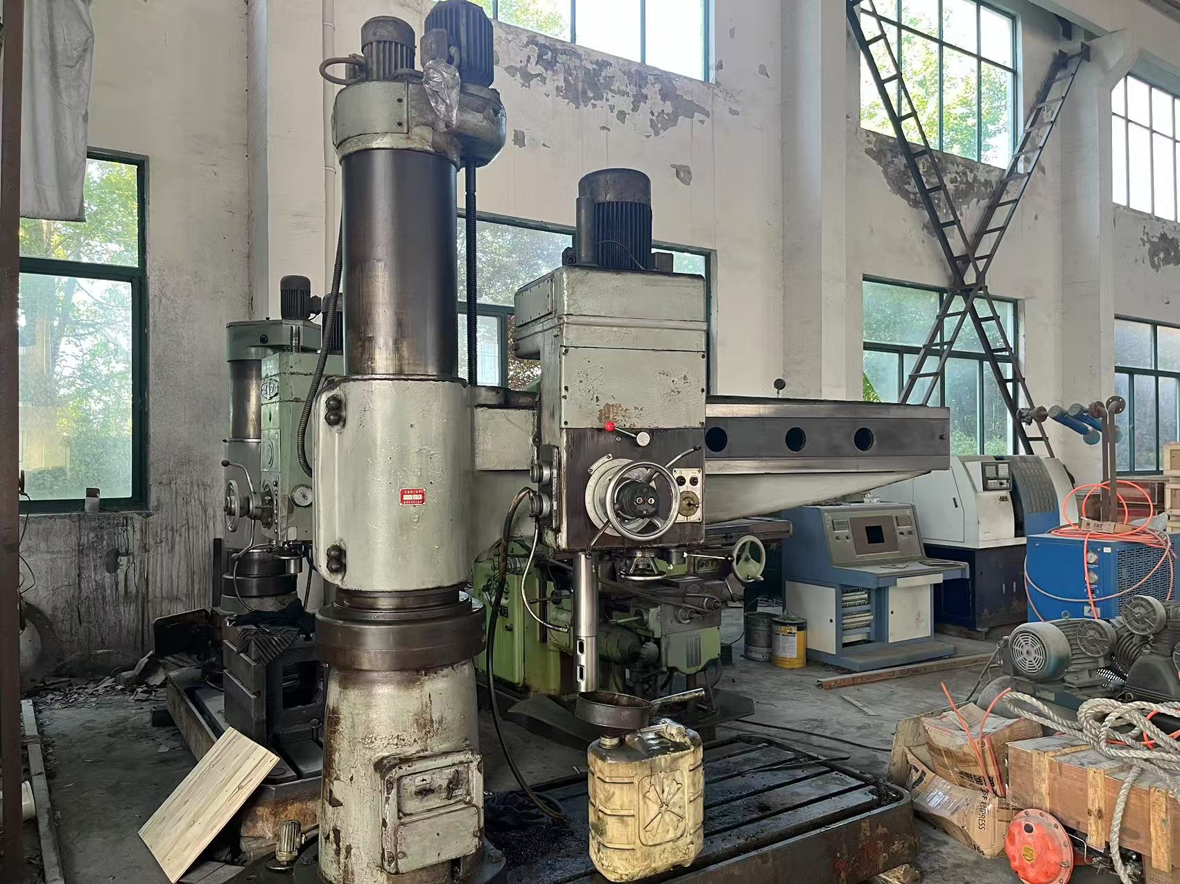 Z35摇臂钻床